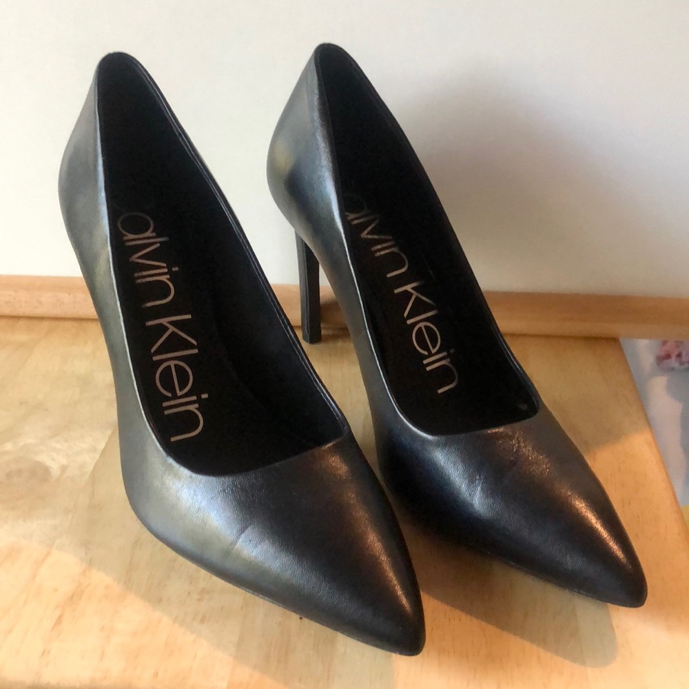 Calvin Klein Gayle pointed toe pumps